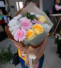 Букет цветов из:  Герберы, Розы и Хризантемы в Зарудне